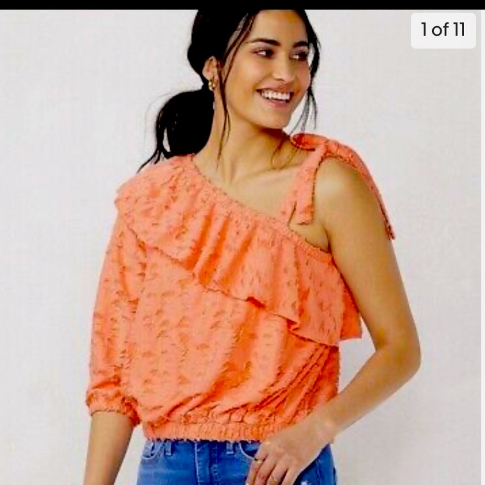 Really sweet Lauren Conrad peach cold shoulder top!!